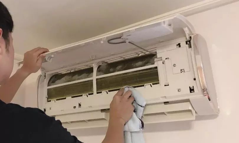 空调清洗剂一喷一擦3秒搞定,如何喷空调清洗剂