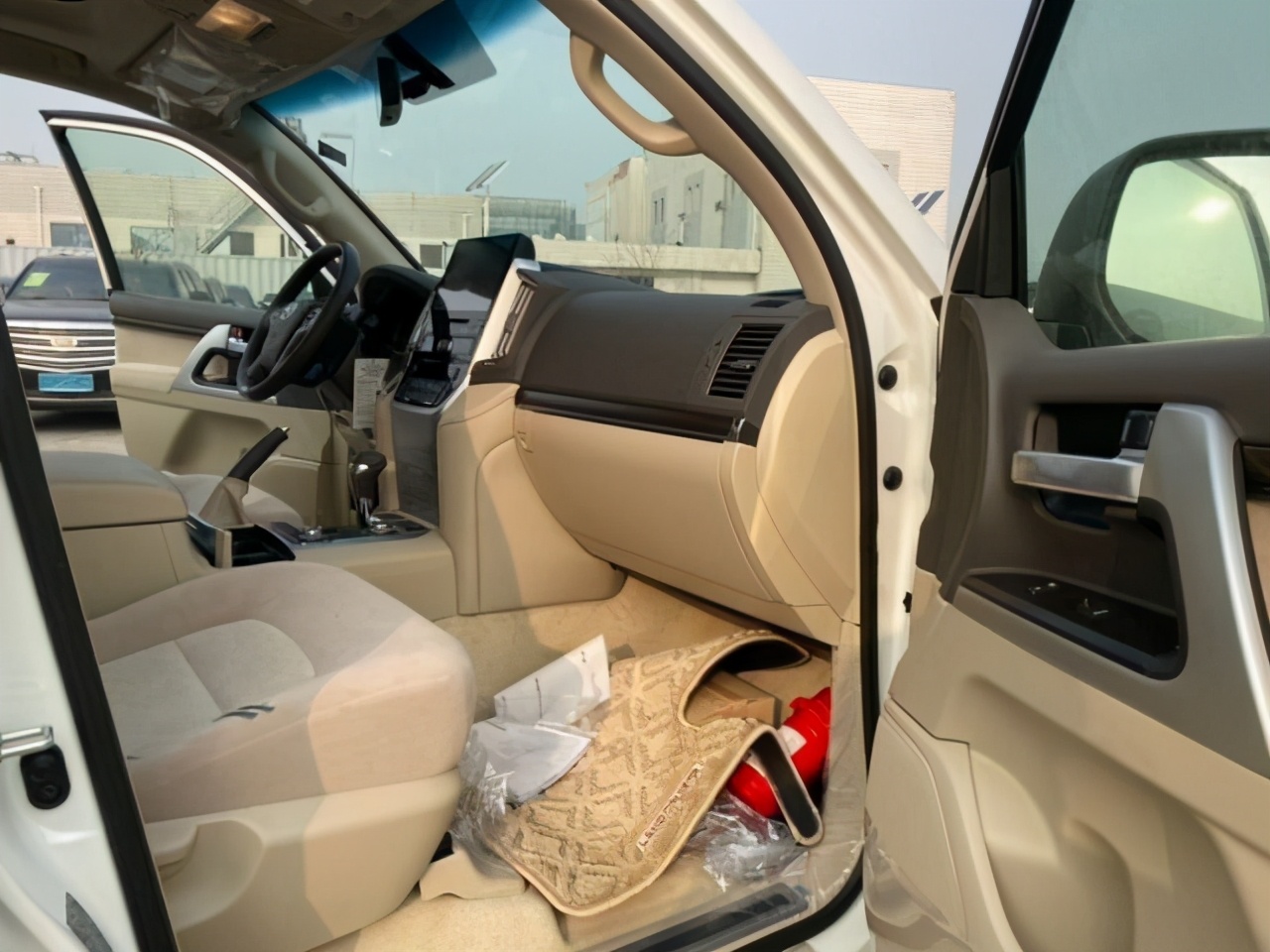 丰田兰德酷路泽5700顶配vxr黑色,丰田酷路泽5700v8exr与vxr区别