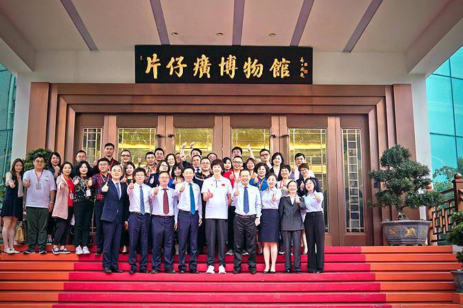 哪款面霜搭配有抗老提亮功效,可以提亮肤色紧致皮肤的面霜