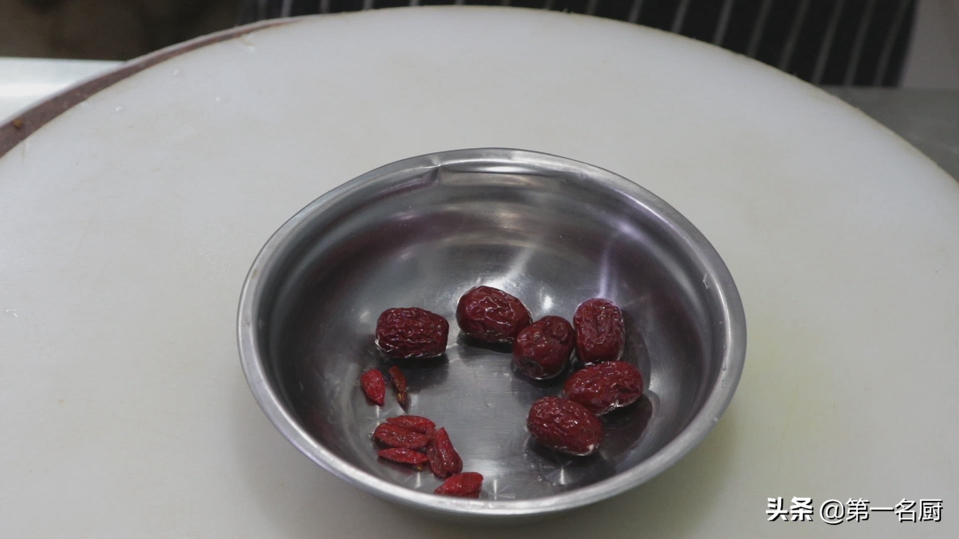 冰糖炖雪梨怎么做好喝又止咳,冰糖炖雪梨的做法最靠谱