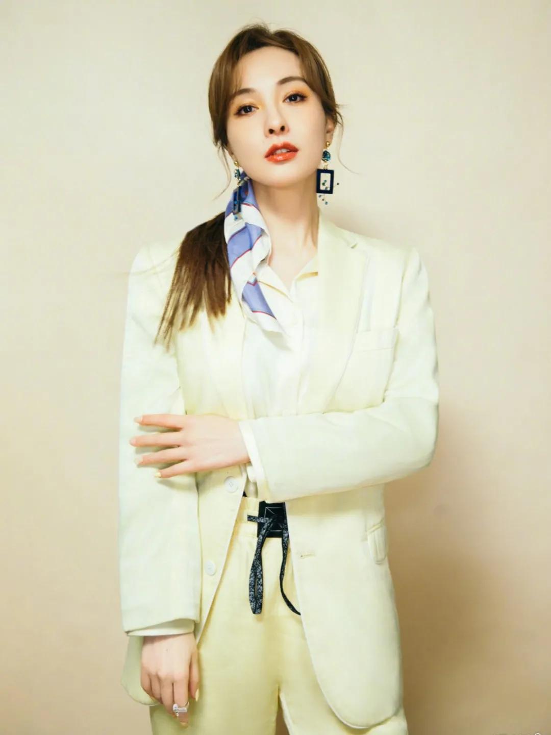 春季西装外套怎么穿出时髦感,西装外套最帅气的搭法春天必穿