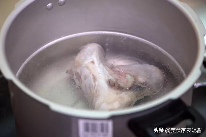 越南牛肉河粉汤底简易做法,越南牛肉河粉怎么做才好吃视频