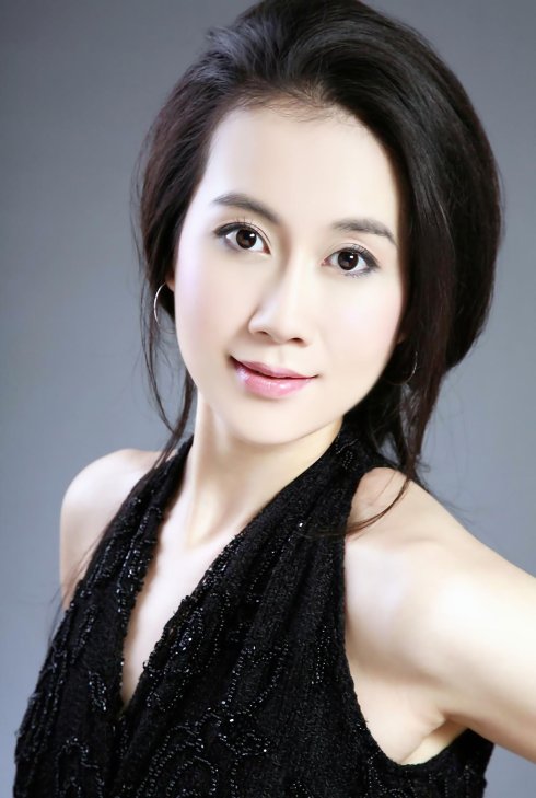 低调女王,温峥嵘长裙图