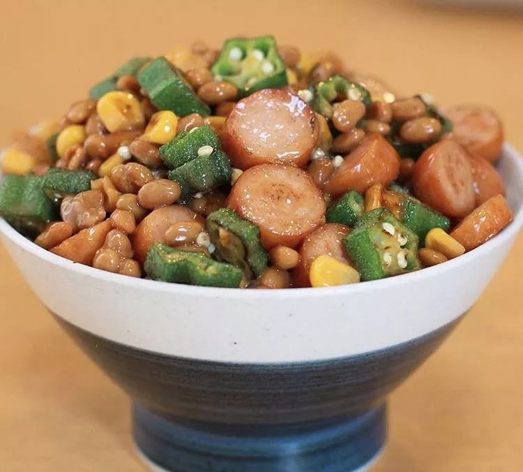 100日元在日本吃一天,100日元在日本吃寿司