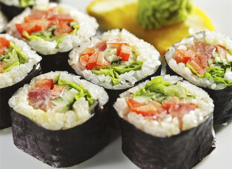 自制彩虹紫菜卷适合冬天,diy紫菜素卷制作步骤