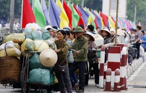 中国西南边贸热闹多,外国人流行讲汉语、用人民币、留学中国。