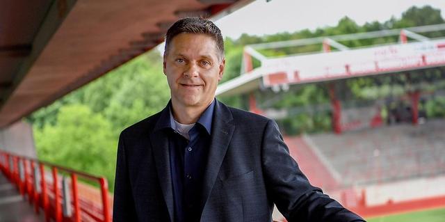 踢德甲有什么好？这家小俱乐部有历史性升级机会，球迷们却担心了