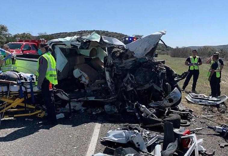 车祸治疗半年在医院死亡要如何赔,车祸死了还负赔偿责任吗