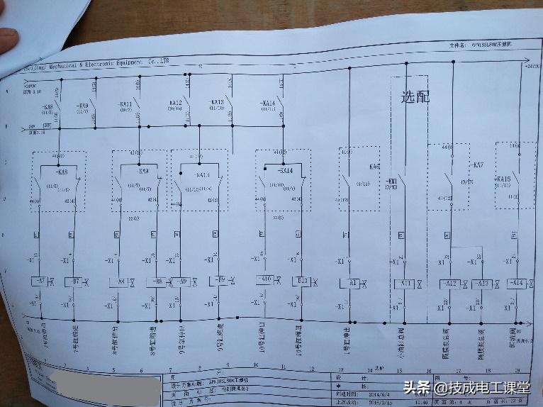 蒙眼原地跑,蒙眼爬行励志视频