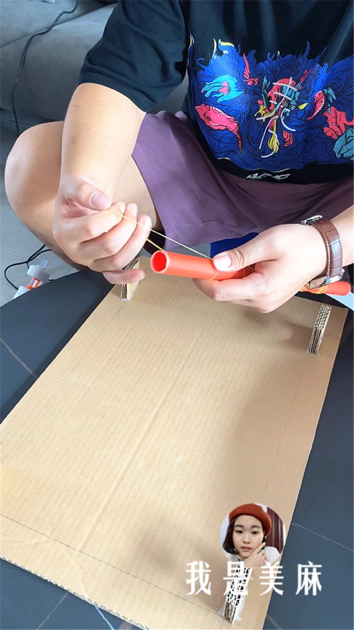 爸爸用纸板做的车,爸爸用纸箱做的变形汽车