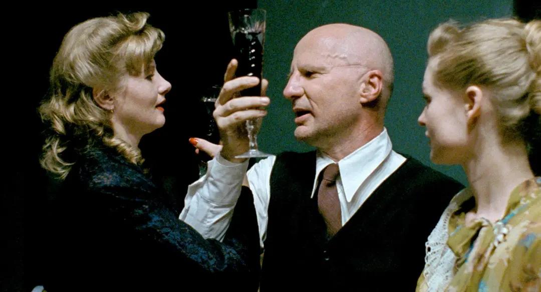 它是改变影史的神作，还是惨无人道的*行暴**？