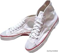 这双红白色国民球鞋，是否也曾伴你走过青春岁月？