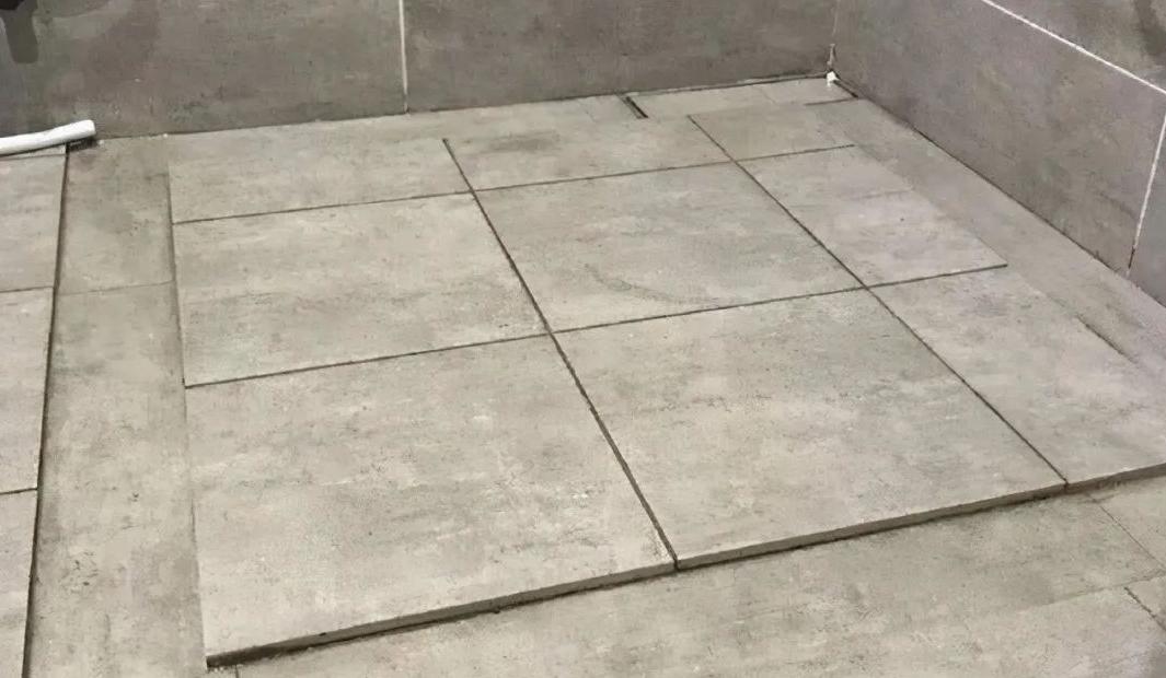 卫生间下水管道如何贴瓷砖视频,卫生间地面贴防滑瓷砖