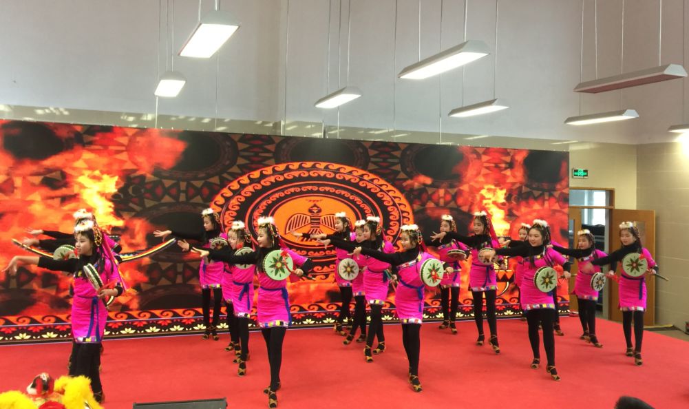 今天，华林小学的孩子们比看到雪还兴奋，原因是？