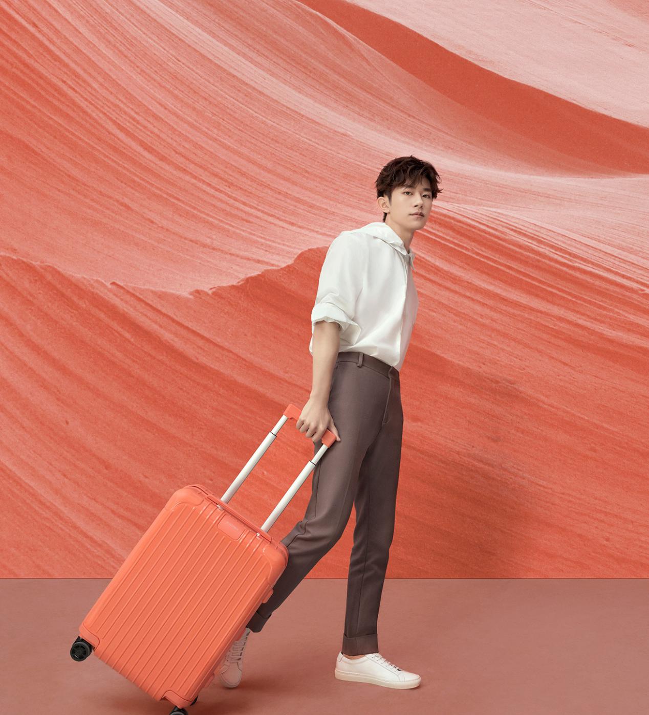 tfboys王俊凯王源易烊千玺行李箱,易烊千玺代言的行李箱牌子