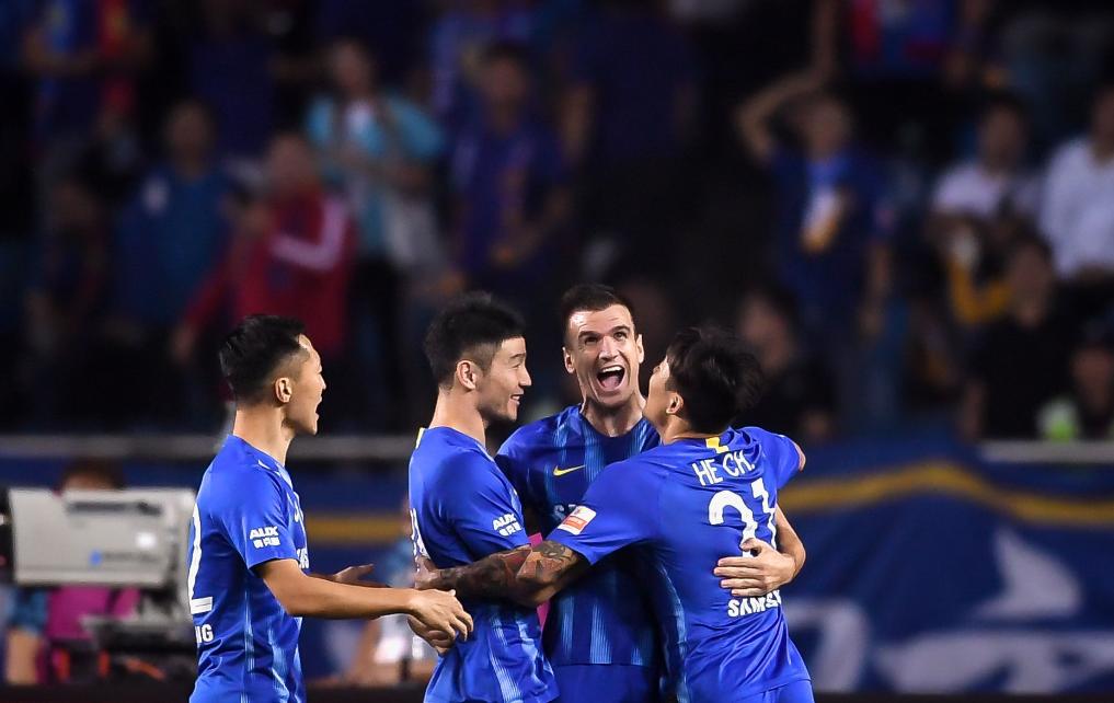 差距!苏宁主帅质疑后卫为什么要开大脚,国脚的答案让他难以置信