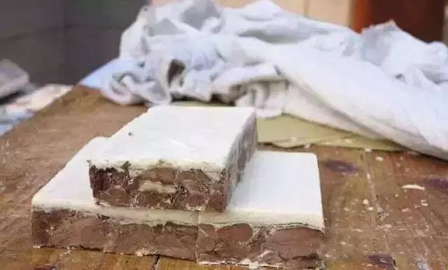 比惨大会第一个视频,年夜饭最尴尬的场面