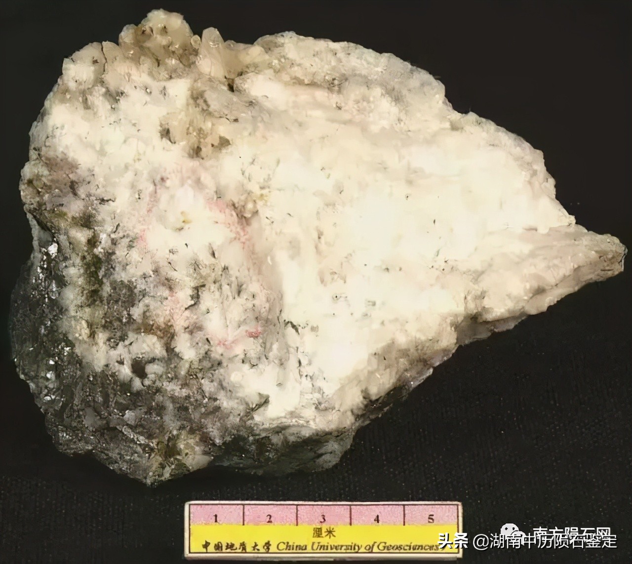 月球陨石与地球矿石的区别,月球陨石和矿石有什么区别