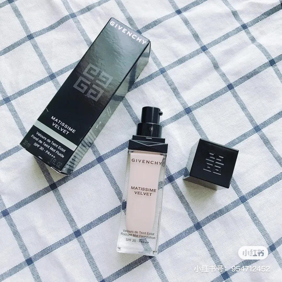 仙女们推荐适合油皮的粉底液,仙女必买的粉底液