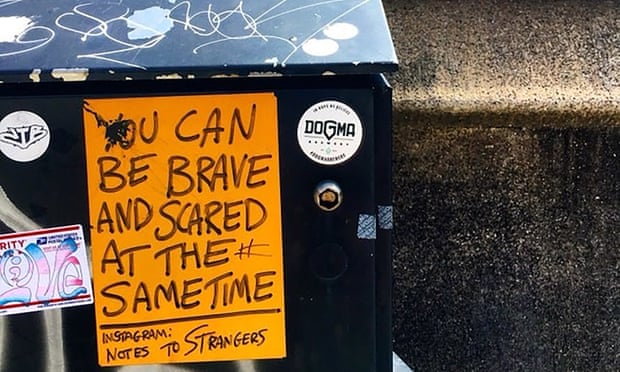 满城张贴小便条,他不仅治愈了社畜还走红网络