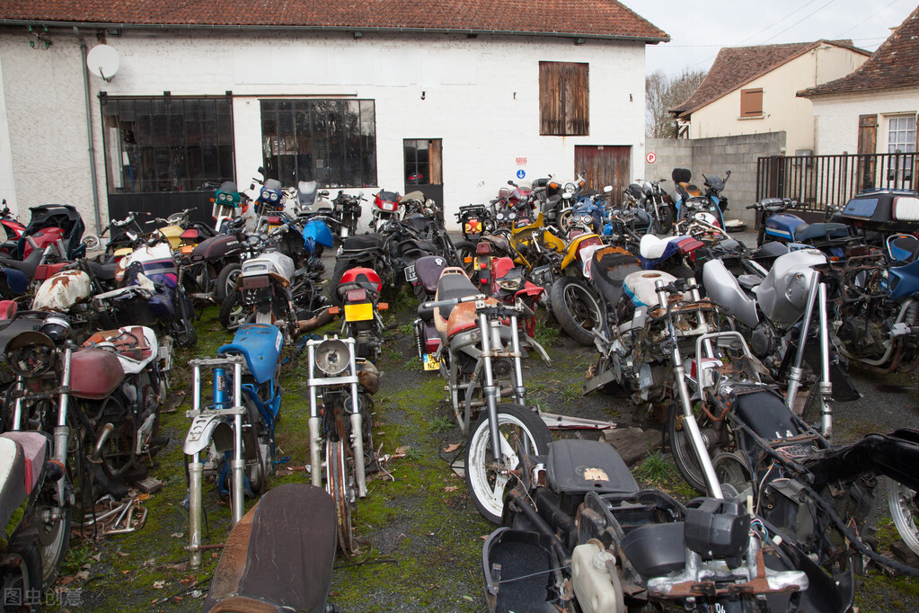 旧摩托车回收多少钱一车,下乡收废旧摩托车