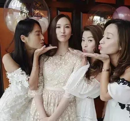 自称从不拜金，然而转身就找富豪当了阔太？