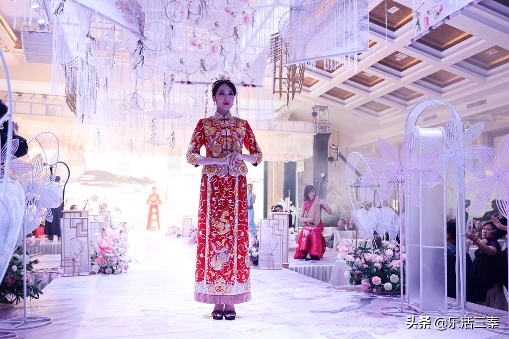 “春华”婚礼秀在罗曼宴会中心浪漫演绎