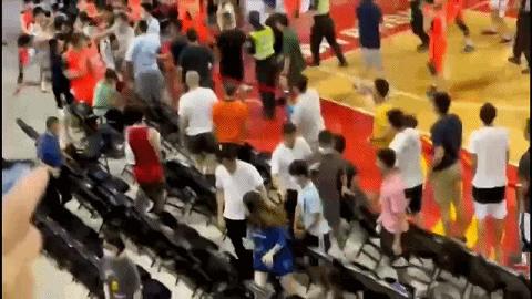 篮球比赛上打架事件,篮球比赛打架事件