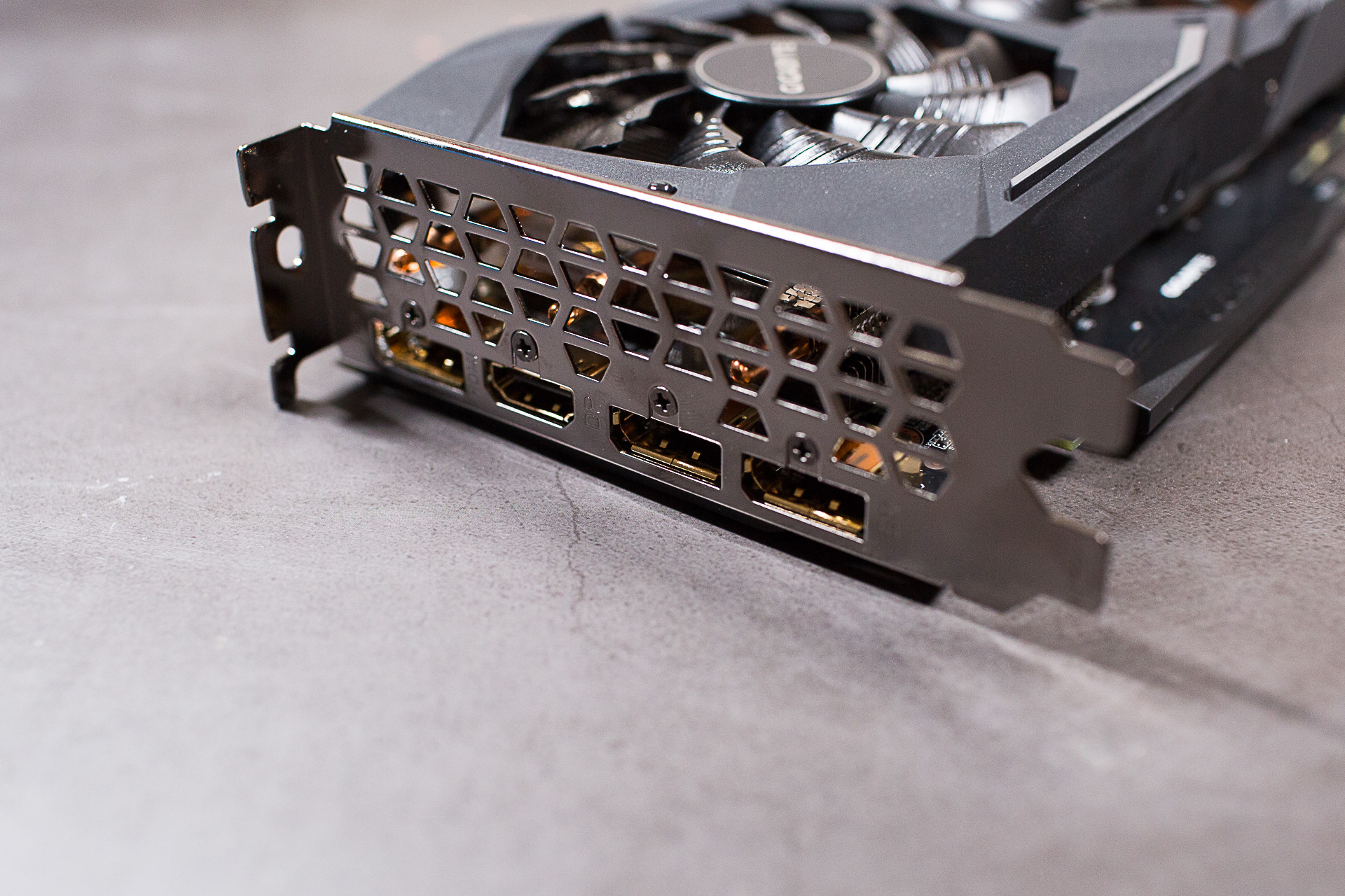 三风扇设计多输出接口的技嘉GTX1660SUPERGAMINGOC显卡实测