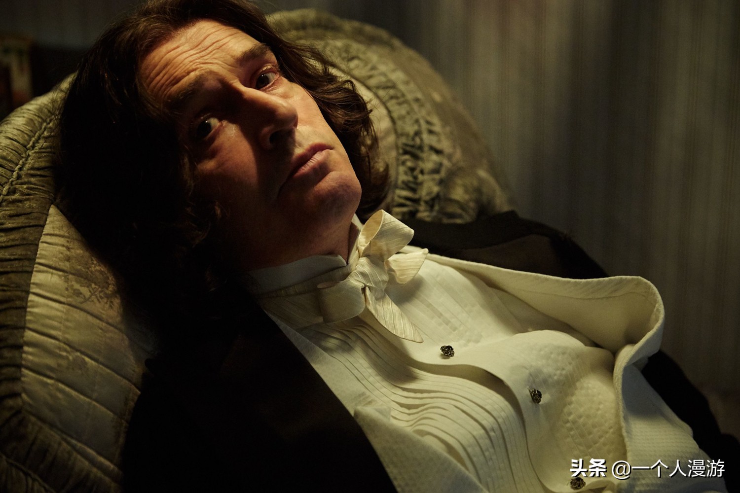 一代文豪为爱身败名裂，电影《快乐王子》讲述王尔德最后的日子