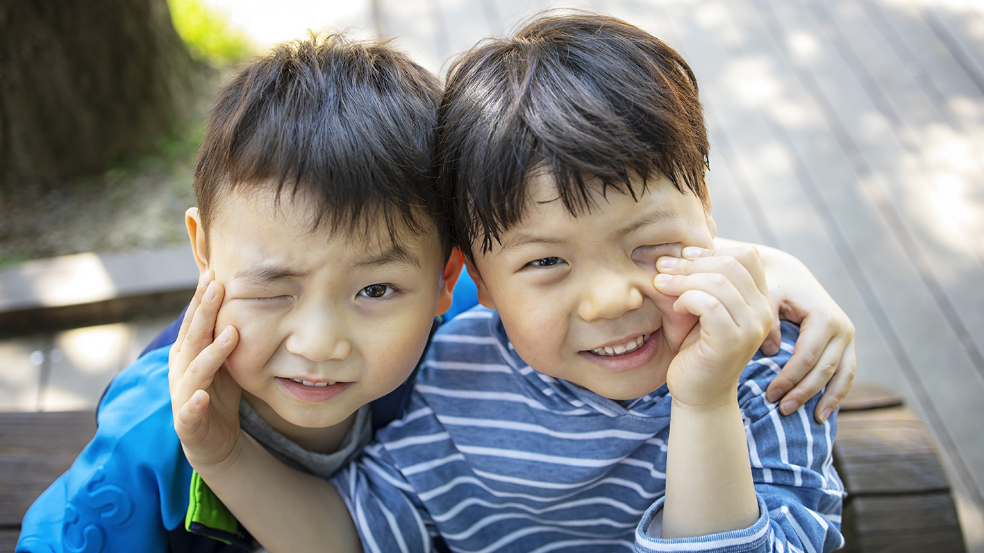 两岁孩子模仿能力超强,模仿能力强的孩子