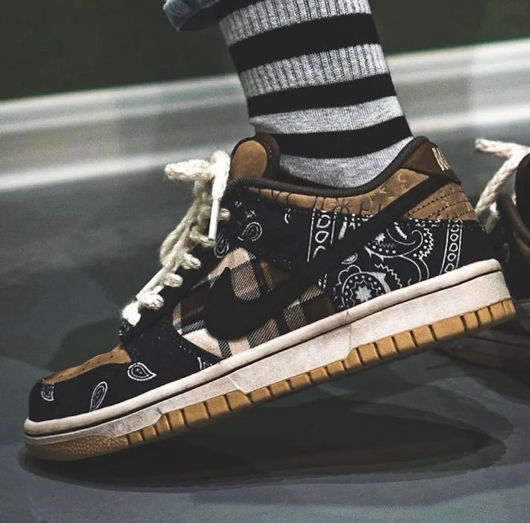 90年代的潮人,90后的卑微青春