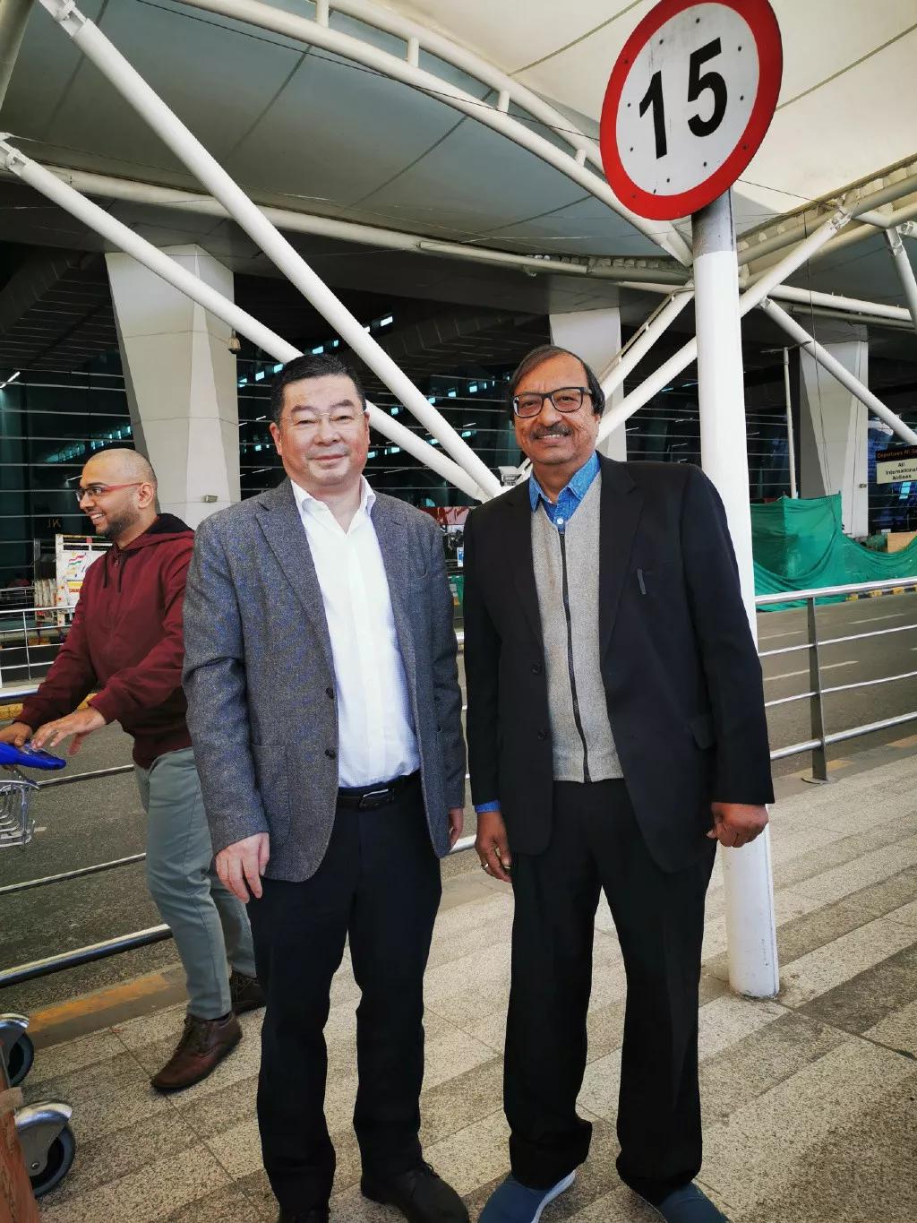 《我不是药神》原型再次出国采购：平凡的人总有不平凡的一面