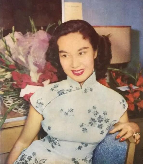 旗袍可以诠释各种美,风姿绰约温婉优雅的旗袍美女