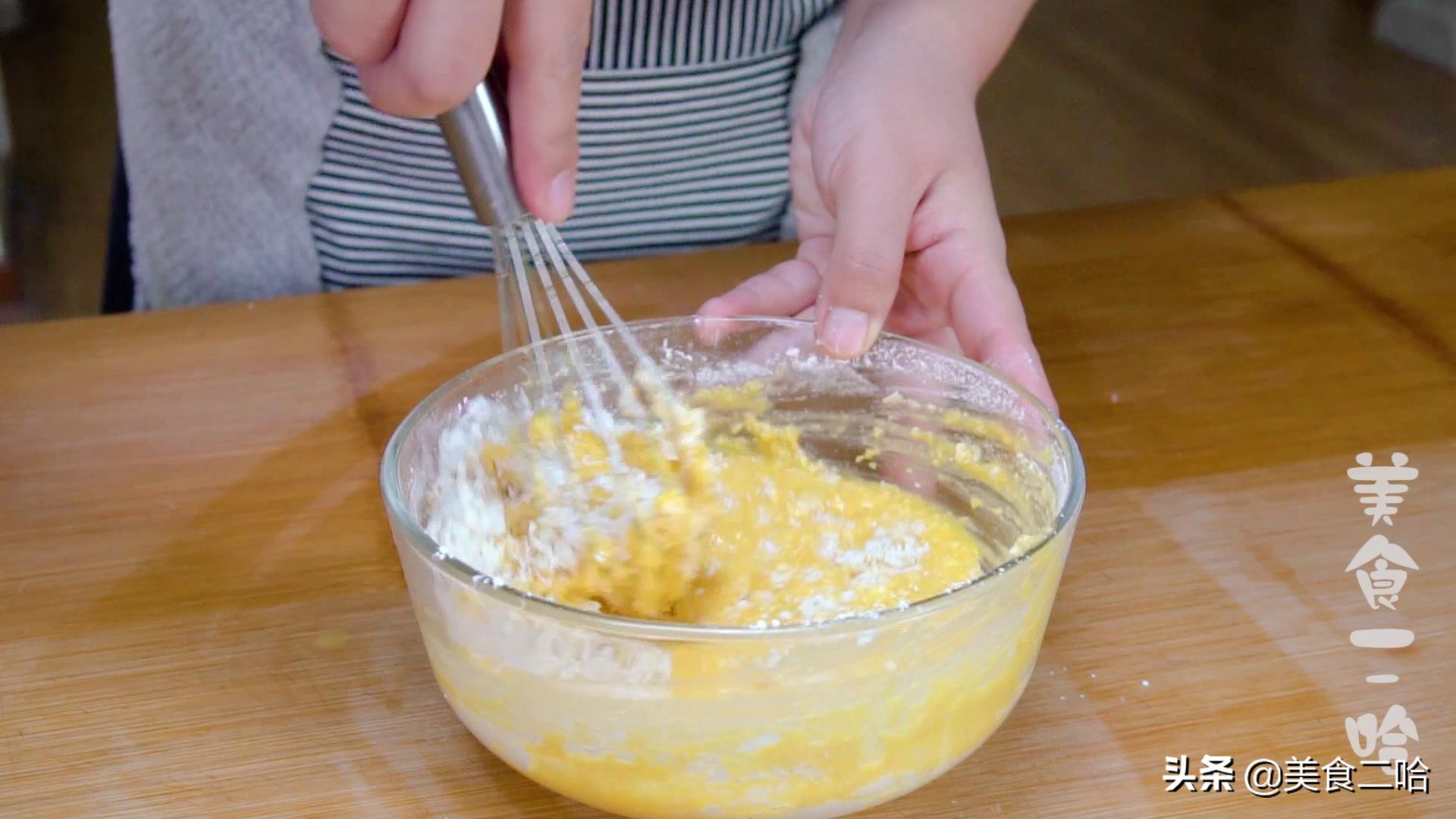 教你用电饭煲做蛋糕超级简单,做电饭煲蛋糕松软蓬松