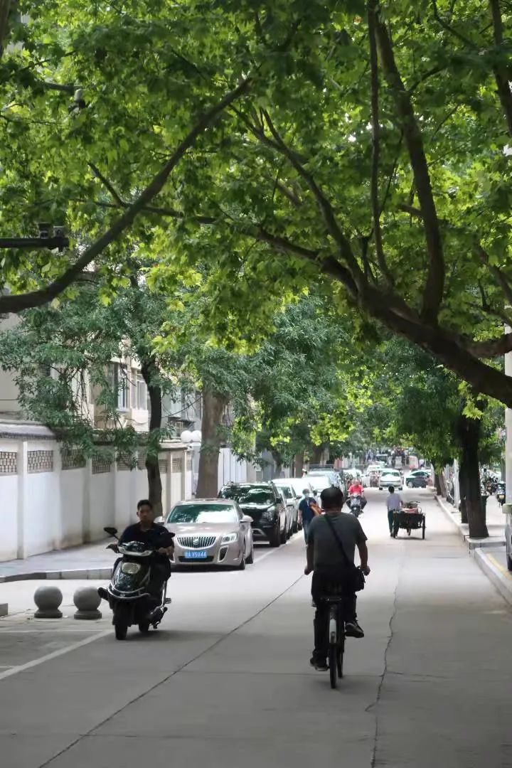 西安正宗小吃街是回民街吗,西安正宗本地小吃街回民街