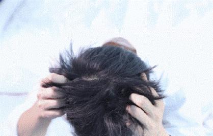 澳洲茶树精油洗发水去头屑,头发一摸全是油