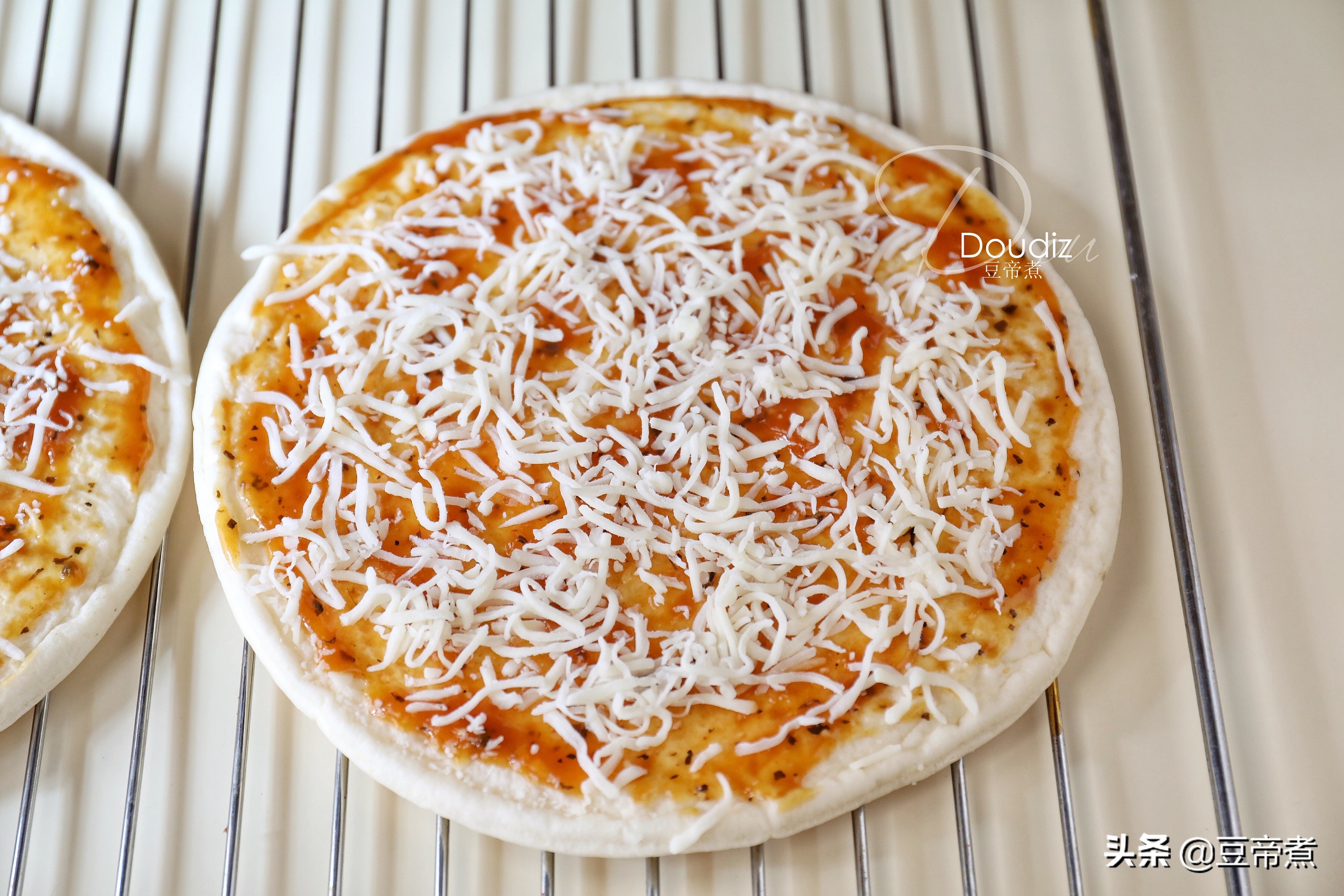 为什么自己烤的披萨胚不脆,为什么现实中的披萨不会拉丝