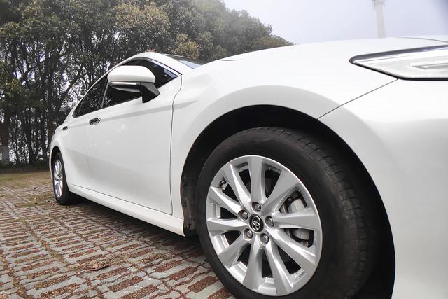 国服第一车黑雅阁,好车推荐之丰田凯美瑞