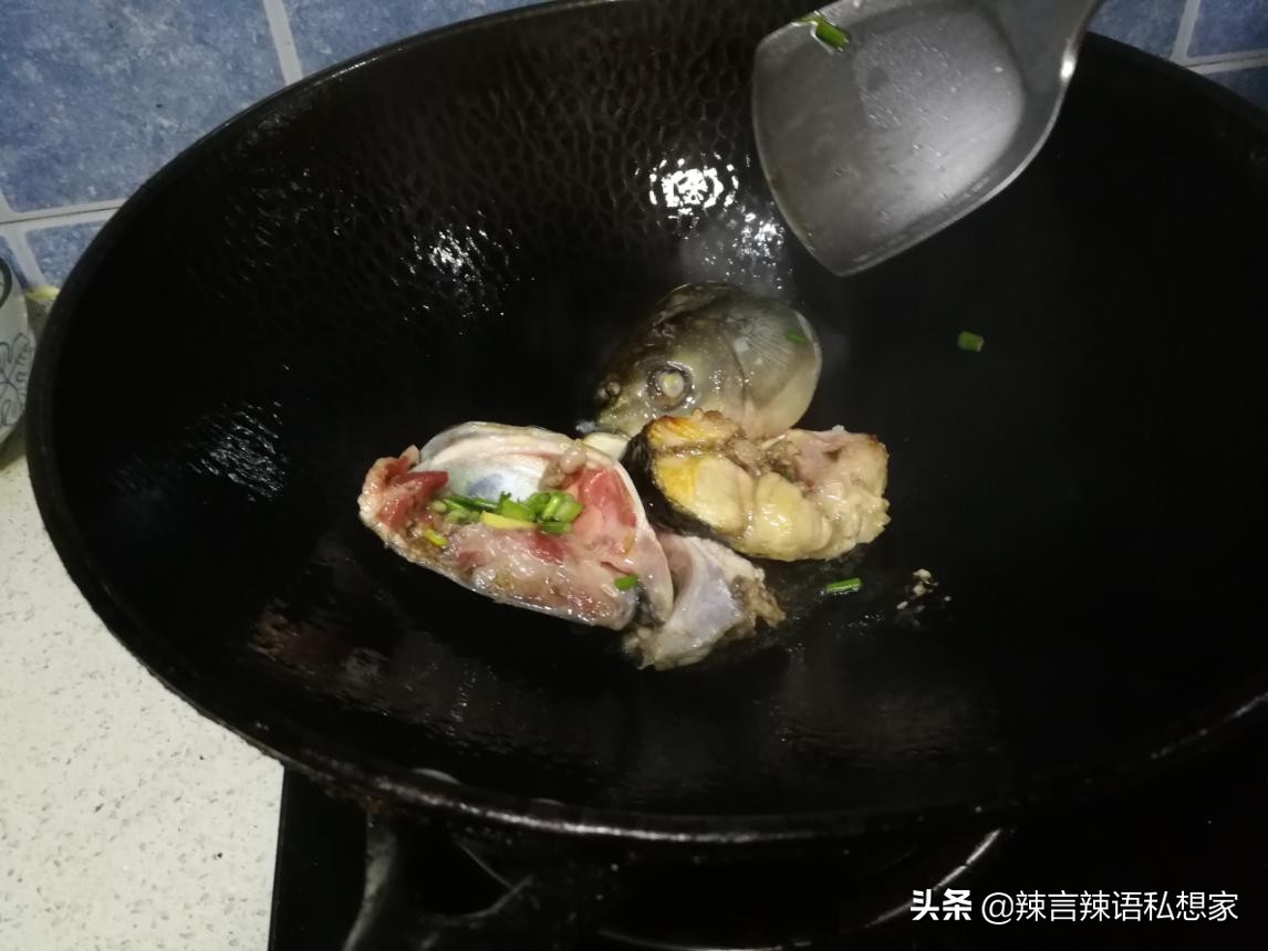 鱼头炖豆腐要不要把鱼头先腌一下,鱼头炖豆腐的做法用什么鱼头