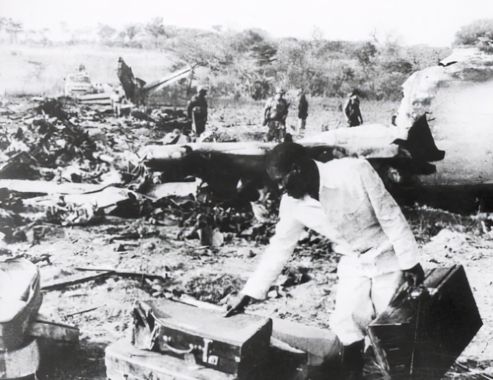 历史的今天：蒸汽机车登台、凡尔登战役爆发、当代文坛鬼才诞生