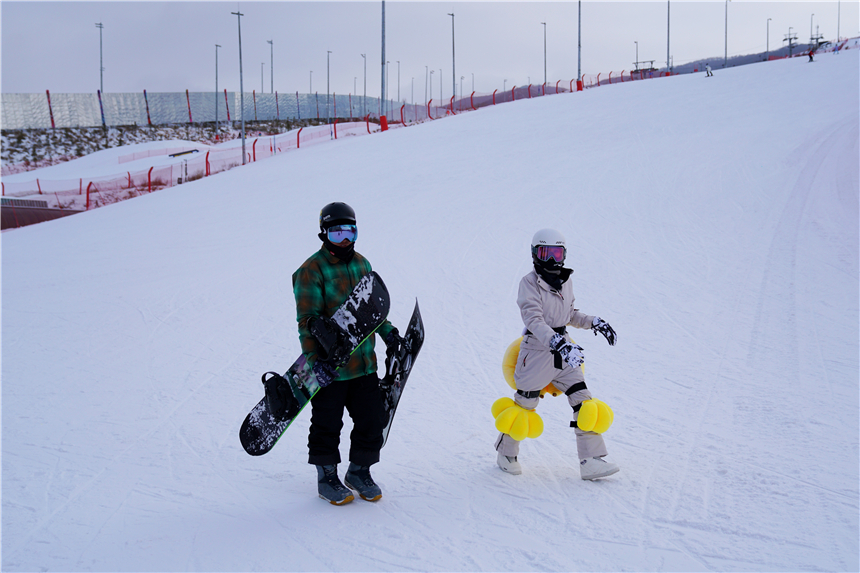 北京附近适合亲子游的滑雪场,崇礼太舞滑雪场滑雪单板
