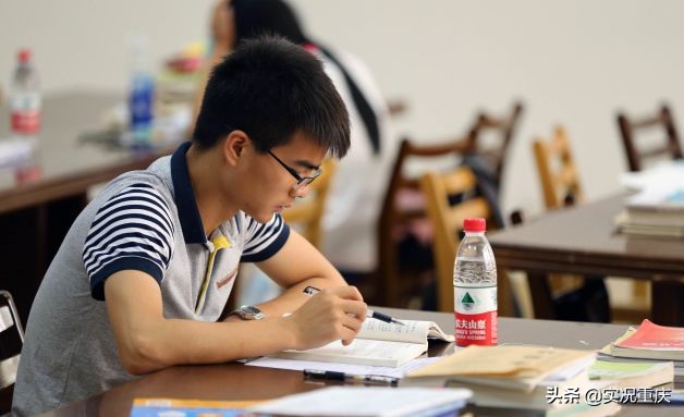 关于重庆高考复读,重庆历年高考复读人数