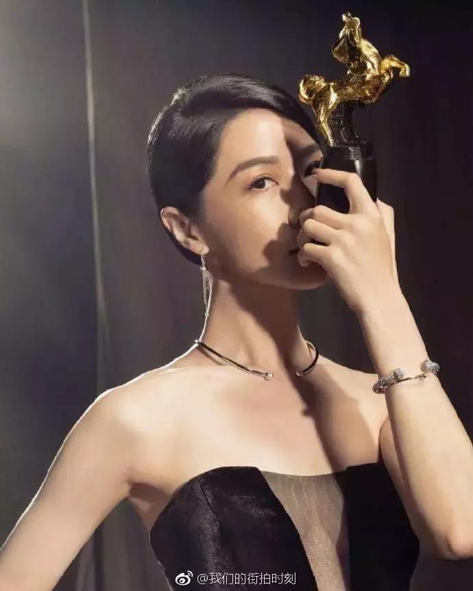 巩俐穿红色阿迪达斯照片,巩俐nikeadidas封面