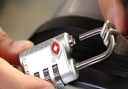 J1访问学者回国，如何安全托运行李？海关锁你了解吗？