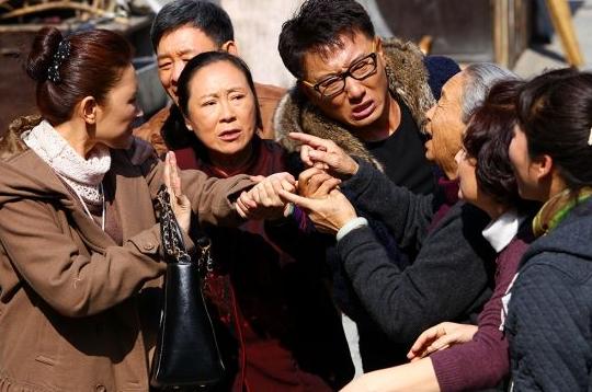 “你剁肉吵到我孩子午睡了”，邻居当面质问，家长的回怼大快人心