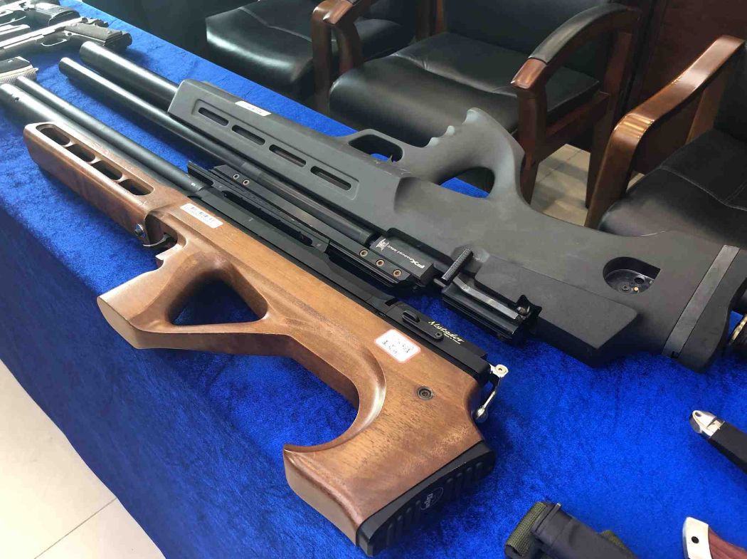 香港海关查气枪枪支,携带气枪被抓