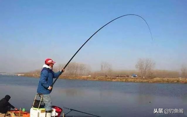 野钓老是脱钩用什么类型的鱼钩,野钓时常有鱼脱钩的原因是什么