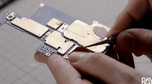 把小米铁蛋爆改成钢铁加鲁鲁的大佬，还曾把手机改造成北京城