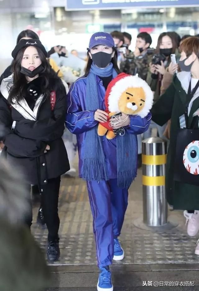 杨幂机场秀穿搭,机场走秀女明星